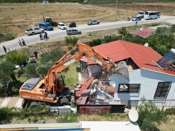 Seferihisar’da hobi bahçelerinin yıkımına başlandı
