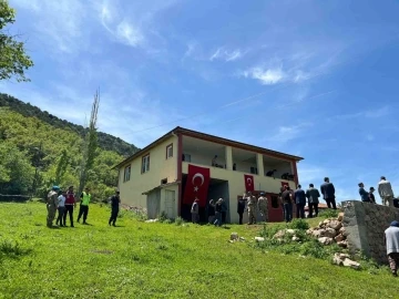 Şehidin şehadet haberi baba ocağına ulaştı
