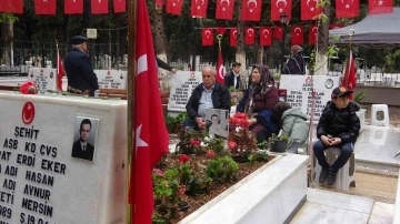 Şehit babasından duygulandıran sözler: &quot;7 senedir gelecek diye bekliyorum&quot;
