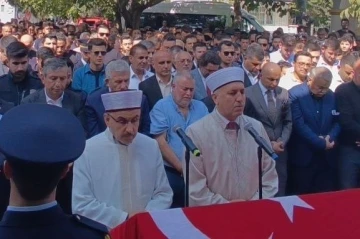 Şehit itfaiye erinin cenazesinde babanın zor anları