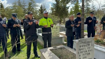 Şehit polis memuru kabri başında meslektaşları tarafından yad edildi
