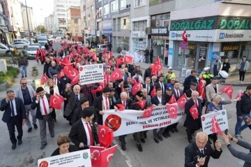 Şehit yakınları ve gazilerden ’şehitlere saygı yürüyüşü’
