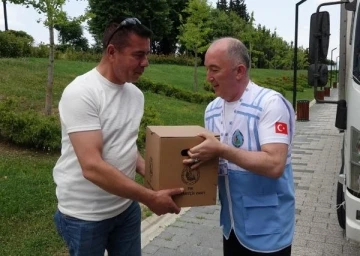 Şehit yakınları ve gazilerle bayramlaşan TSK Mehmetçik Vakfı, kurban eti dağıttı