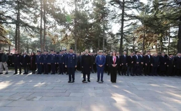 Şehitler kabirleri başında rahmet ve şükranla anıldı
