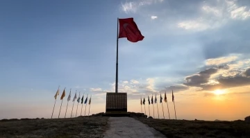 Şehitlerin ismi Cudi Dağı’nın zirvesinde inşa edilen anıtla yaşatılıyor
