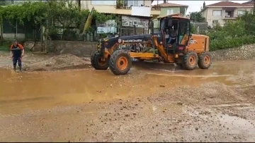 İznik'te şiddetli yağmur sele neden oldu