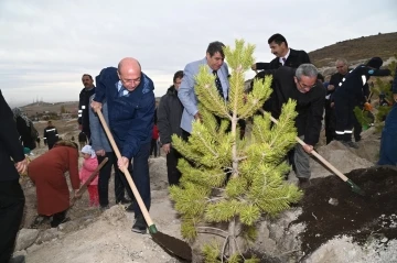 Selçuklu’da fidanlar toprakla buluştu
