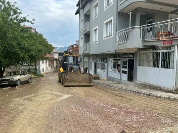 Selendi’de şiddetli yağış yaşamı etkiledi