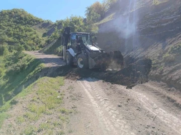 Şenoba beldesinde köy yolları açılıyor
