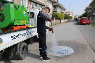 Serdivan Belediyesi’nden çevre dostu ilaçlama
