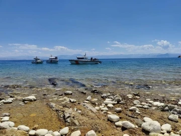 Serinlemek için Van Gölü’ne giren 2 kişi boğuldu
