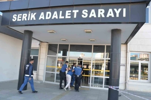 Servis aracı bekleyenleri kurşun yağmuruna tutan 3 şüpheliden 2’si tutuklandı
