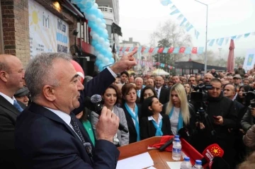 Sesli’nin seçim bürosunun açılışı mitinge döndü
