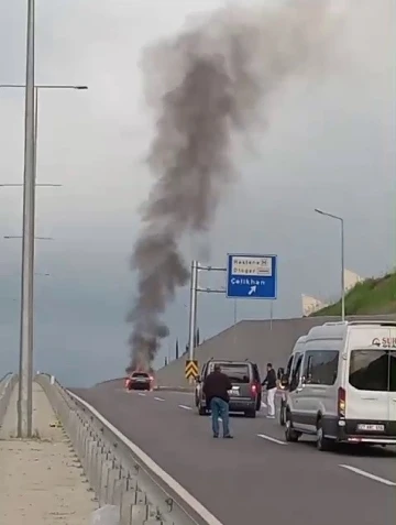 Seyir halindeki otomobil yandı
