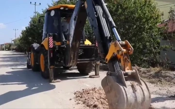 Sıcak asfalt atımı ile bakım ve onarım çalışmaları devam ediyor
