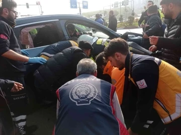 Siirt’te otomobil ile minibüs çarpıştı: 3 yaralı