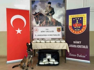 Siirt’te yolcu otobüsüne emanet olarak verilen valizden 40 kilo esrar çıktı
