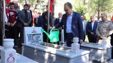 Siirt'in Derince köyünde PKK'lı teröristlerin katlettiği 22 kişi anıldı