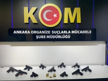 Silah kaçakçılarına operasyon: 11 adet ruhsatsız tabanca ele geçirildi
