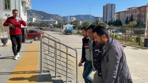 Silahla sokak ortasında eşini vuran şahıs tutuklandı