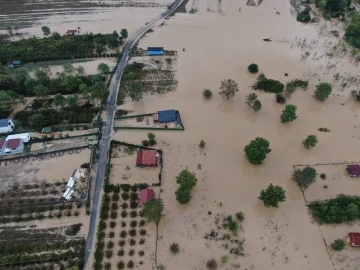 Şile’de sağanak nedeniyle taşan dere havadan dron ile görüntülendi
