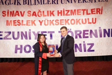 Simav Sağlık Hizmetleri Meslek Yüksekokulunda mezuniyet coşkusu
