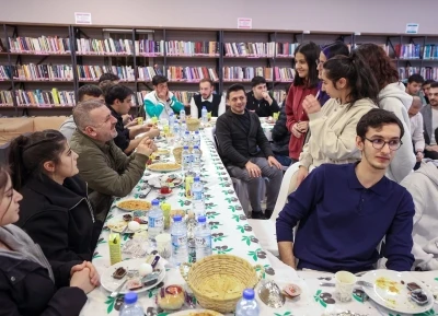 Sincan Belediye Başkanı Ercan, gençlerle sahur yaptı
