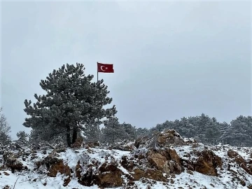 Sındırgı’da kar yağışı etkili oldu
