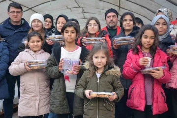 Sındırgılı çocuklar kumbaralarını depremzedeler için kırdı
