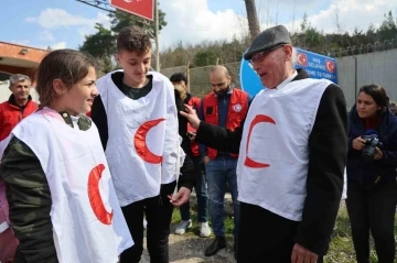 Sınır hattında torunlarına kavuşan dede, gözyaşlarına boğuldu
