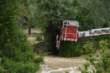 Sinop’ta 5 saat mahsur kalan vatandaşı itfaiye kurtardı
