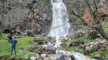 Şırnak’ta dev şelaleye akınlar başladı
