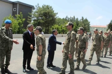 Şırnak Valisi Atay, güvenlik güçleriyle bayramlaştı
