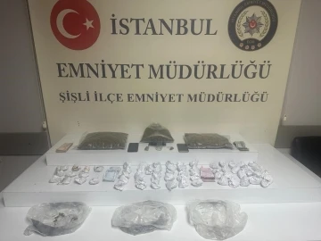 Şişli’de &quot;pencerede uyuşturucu madde alışverişine&quot; polis baskını: 3 gözaltı
