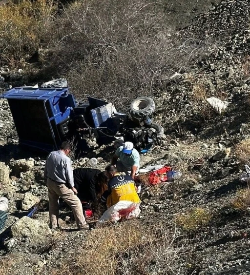 Sivas’ta çapa motoru şarampole yuvarlandı: 1 ölü 1 yaralı
