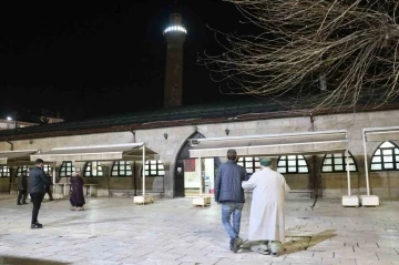 Sivaslılar ilk teravih namazında Ulu Camii’ne akın etti
