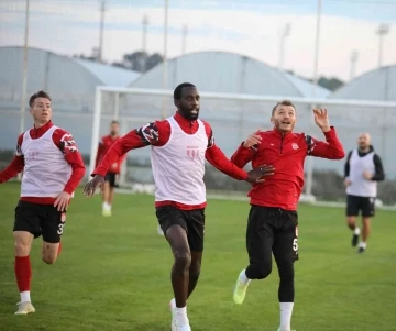 Sivasspor Antalya'da kampta!