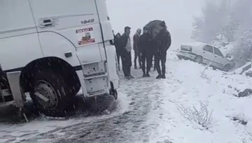 Siverek Çermik karayolu yoğun kar nedeniyle ulaşıma kapandı