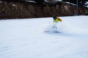 Snowboard Türkiye Şampiyonası Ergan Dağı’nda başladı