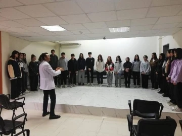 Söğüt Anadolu Lisesi öğrencileri korosu
