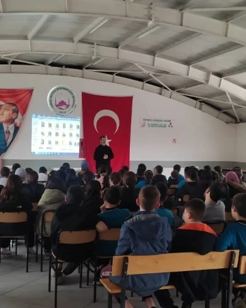 Sokak hayvanlarına dikkat çekmek için ücretsiz seminerler veriyor
