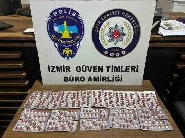 Sokakta seyyar eczacı gibi gezen torbacı yakalandı
