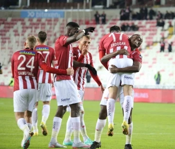 Spor Toto Süper Lig: DG Sivasspor: 2 - Trabzonspor: 1 (İlk yarı)
