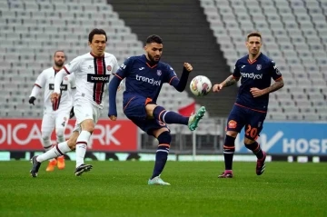 Spor Toto Süper Lig: Fatih Karagümrük: 0 - Medipol Başakşehir: 0 (Maç devam ediyor)
