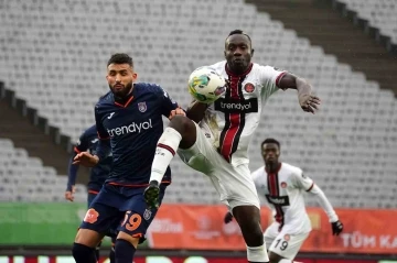 Spor Toto Süper Lig: Fatih Karagümrük: 1 - Medipol Başakşehir: 1 (İlk yarı)
