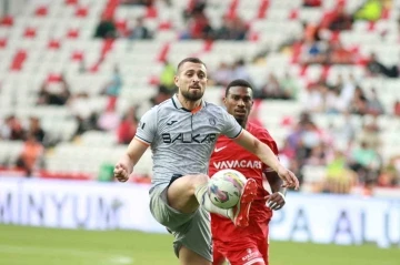 Spor Toto Süper Lig: FTA Antalyaspor: 0 - Medipol Başakşehir: 0  (İlk yarı)
