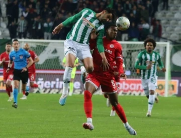 Spor Toto Süper Lig: Konyaspor: 1 - Antalyaspor: 1 (İlk yarı)
