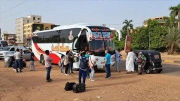 Sudan'dan 1600'ü aşkın Türk vatandaşı otobüslerle Etiyopya'ya taşındı