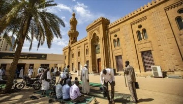 Sudan'ın simgelerinden Hartum Ulu Cami yeniden ibadete açıldı