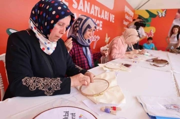 Sultangazi Gelenekten Geleceği Kadın Eli Festivali’nde kadınların el emekleri görücüye çıktı
